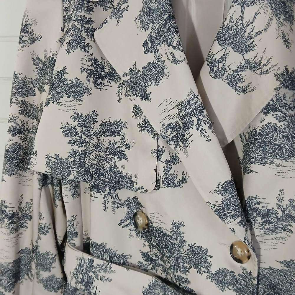 Classic Double-Breasted Trench Coat in Cream and Black Toile Print - Picture 4 of 12